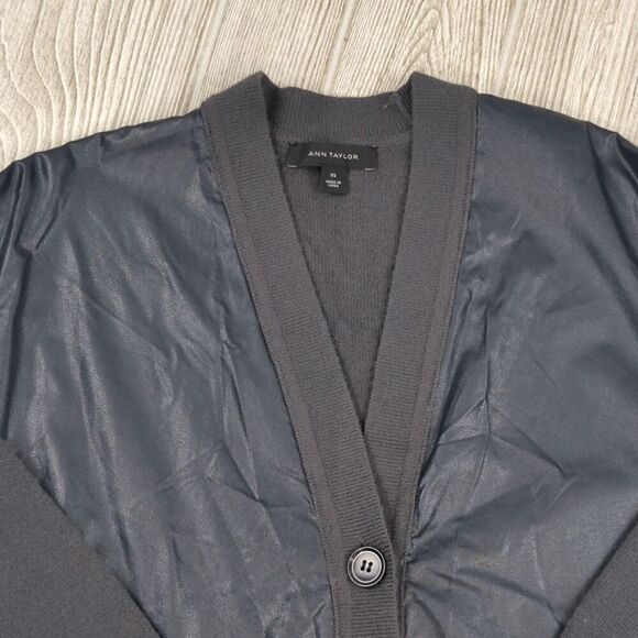 Ann Taylor Faux Leather Cardigan Sweater Womens XS Pockets Neutral Blue - Picture 3 of 9